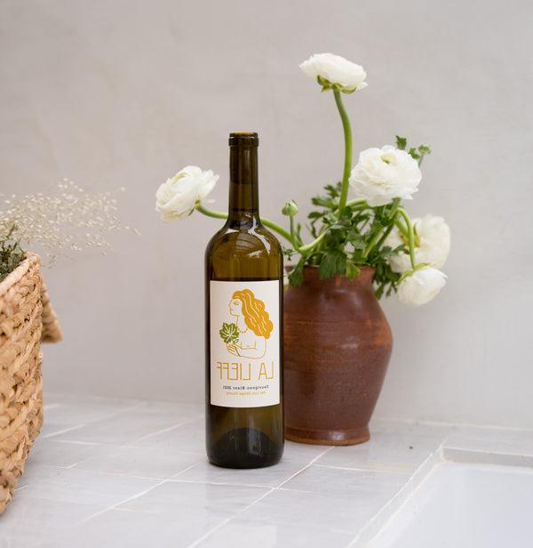 La Lieff Sauvignon Blanc with floral background